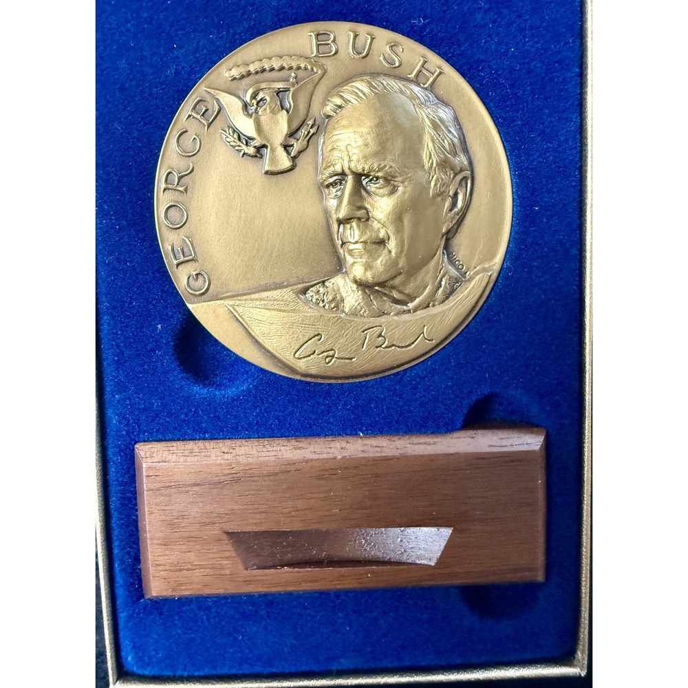 Vintage President George Bush Large Boxed Bronze Medal 1989